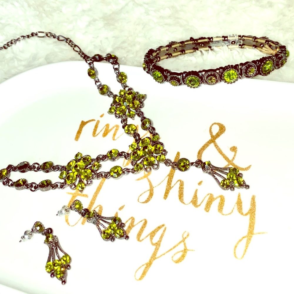 Jewelry set! Green!